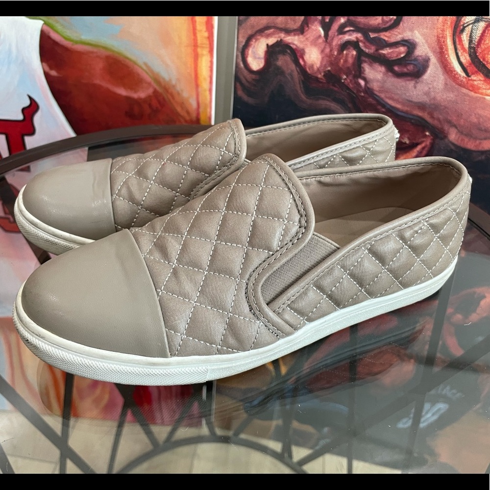 Steve Madden slip on tennis shoes sz 8